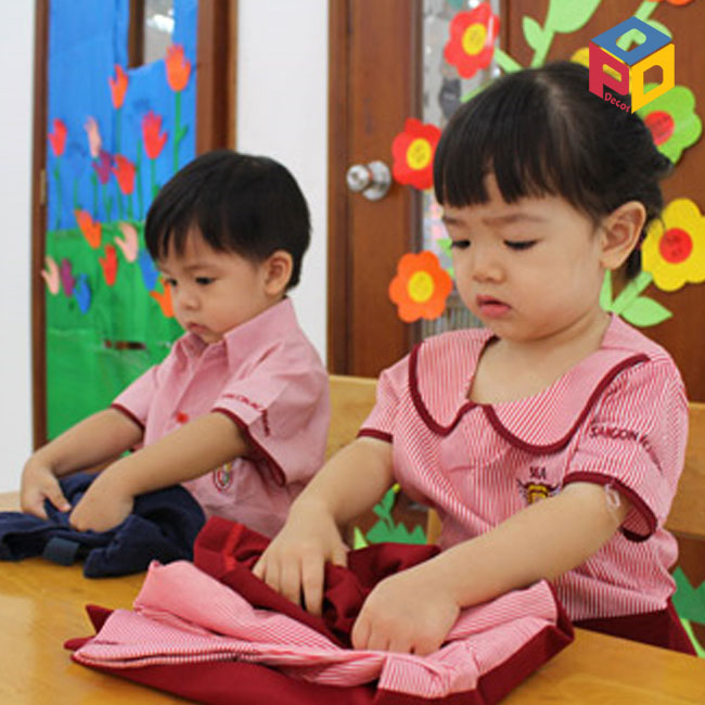 Gấp quần áo là một bài giảng dạy về kỹ năng sống tự lập cho trẻ