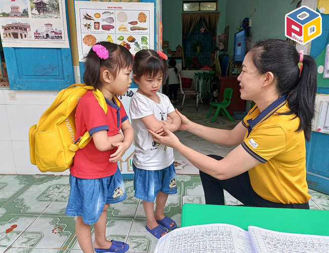 Khen ngợi và động viên có thể giúp trẻ tự tin