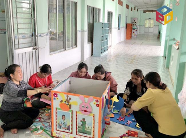 Đến việc làm đồ dùng dạy học