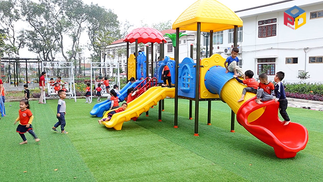 Thiết kế khu vui chơi cho trẻ trên sân trường phải liên hoàn