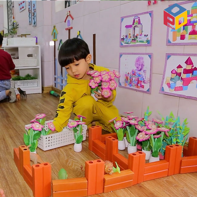 Trẻ tự do thể hiện kỹ năng sáng tạo trong xây dựng Trẻ tự do thể hiện kỹ năng sáng tạo trong xây dựng