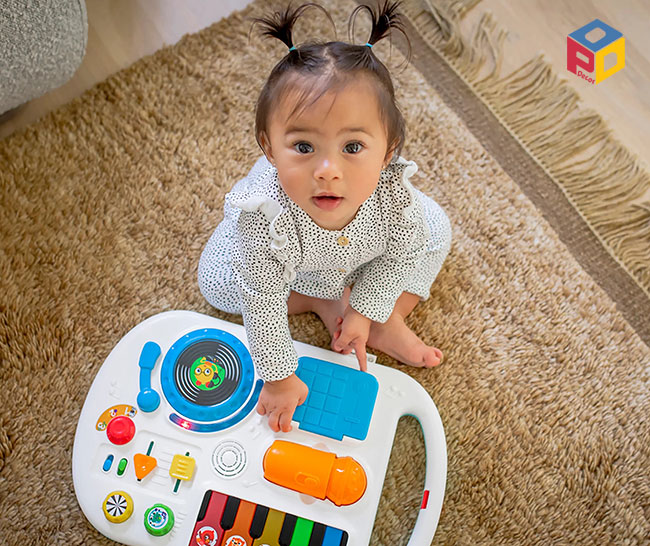 Nhạc cụ đồ chơi giúp bé 1 tuổi làm quen với âm thanh và nhịp điệu