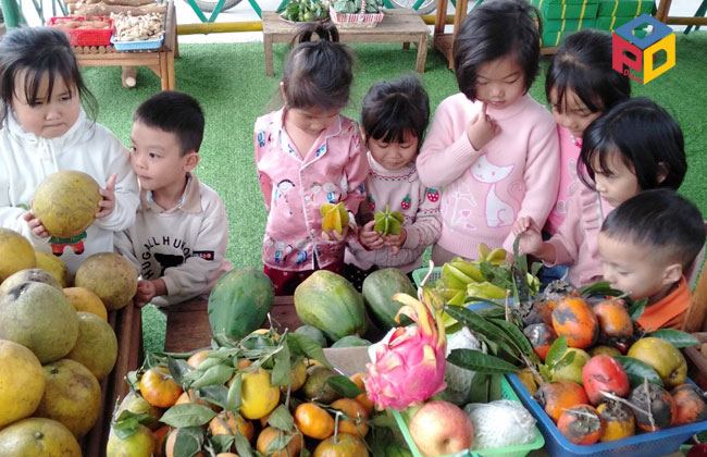 Thông qua gian hàng chợ quê trẻ học được cách giao tiếp
