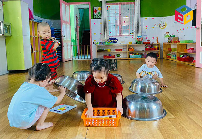 Trẻ trưởng Salmon Preschool - Gò Vấp chơi trò Truy tìm kho báu