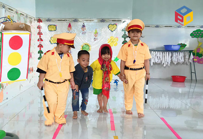 Trò chơi đóng vai giúp trẻ phát triển kỹ năng nghe nói