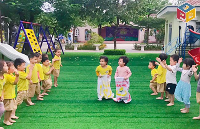 Trò chơi vận động ngoài trời Nhảy bao bố ở trường mn Tân Hội A Đan Phượng