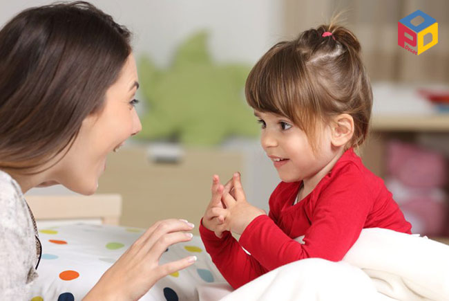 Trò chuyện tương tác giúp trẻ phát triển về ngôn ngữ