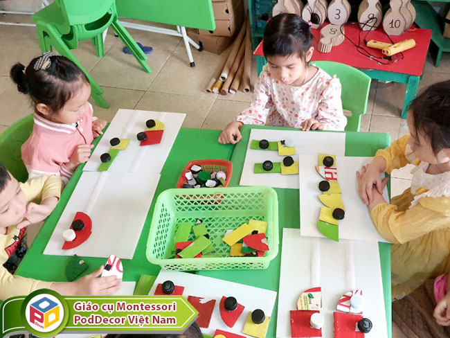 Các bé trường mầm non Thuỵ Hồng Hải Thụy Thái Bình trong giờ tạo hình