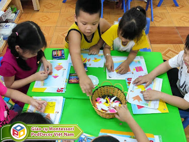Hoạt động xé dán của trẻ TRƯỜNG MẦM NON SƠN CA - SƠN TÂY