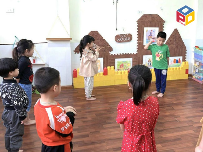 Trò chơi truyền tin giúp trẻ học từ vựng mới