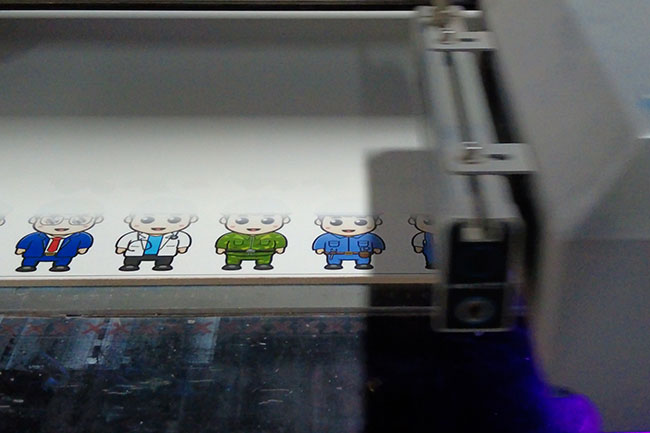 In màu UV cho linh kiện đồ chơi giáo dục