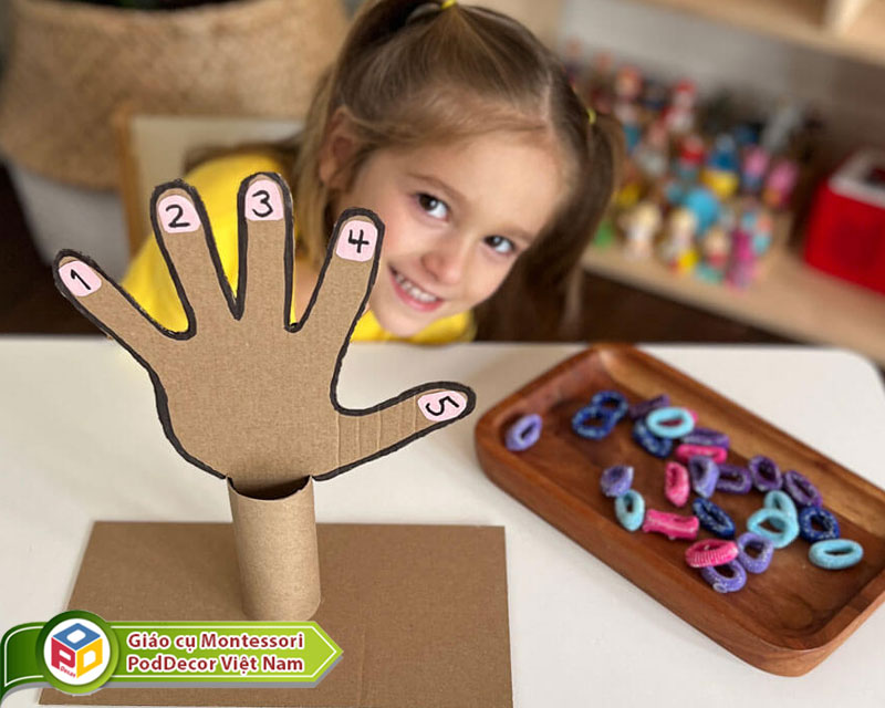 Phải hiểu được đặc điểm phát triển tư duy toán học giúp chúng ta chọn phương pháp dạy số cho trẻ 5 tuổi phù hợp và hiệu quả.
